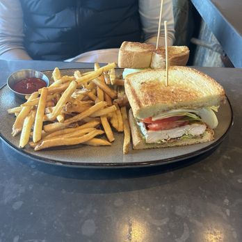 Tavern in the Square - Chicken avocado sandwich - New American Near Me - Shrewsbury, Massachusetts