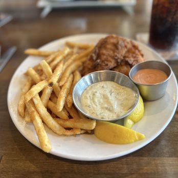 Taphouse Pub & Eatery - Star - Fish & Chips - note the generous tartar sauce vessel - Pubs Near Me - Star, Idaho Taphouse Pub & Eatery - Star - Fish & Chips - note the generous tartar sauce vessel - Pubs Near Me - Star, Idaho