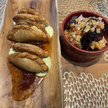 Mesa - Empanadillas de Cordero: 4/5 Albondiguitas de Mignon: 5/5 - Seafood Near Me - Ponce, Puerto Rico
