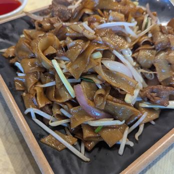 HL Peninsula Garden - Beef chow fun- dry style - Hot Pot Near Me - Burlingame, California HL Peninsula Garden - Beef chow fun- dry style - Hot Pot Near Me - Burlingame, California