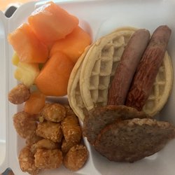 St. Thomas Hospital - Worst cafeteria food ever absolutely no flavor and honestly it is a little odd tasting. Also, they except no cash.!