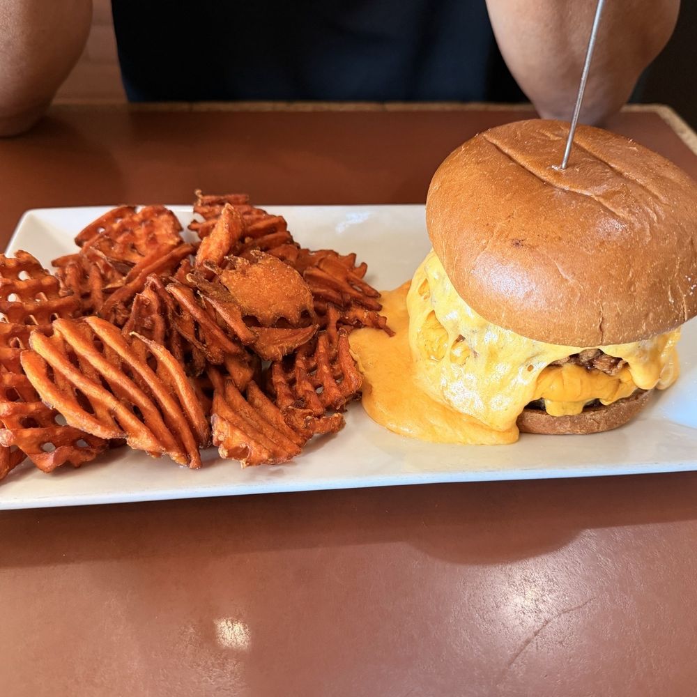 The Upper Room Kitchen - Mac & Cheese Burger with Sweet Potato Fries - New American Near Me - Tracy, California The Upper Room Kitchen - Mac & Cheese Burger with Sweet Potato Fries - New American Near Me - Tracy, California