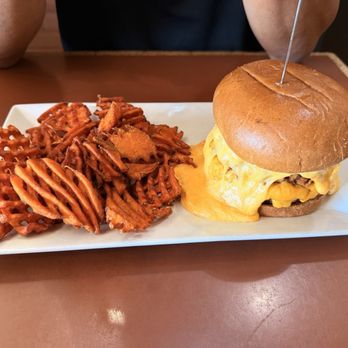 The Upper Room Kitchen - Mac & Cheese Burger with Sweet Potato Fries - Salad Near Me - Tracy, California