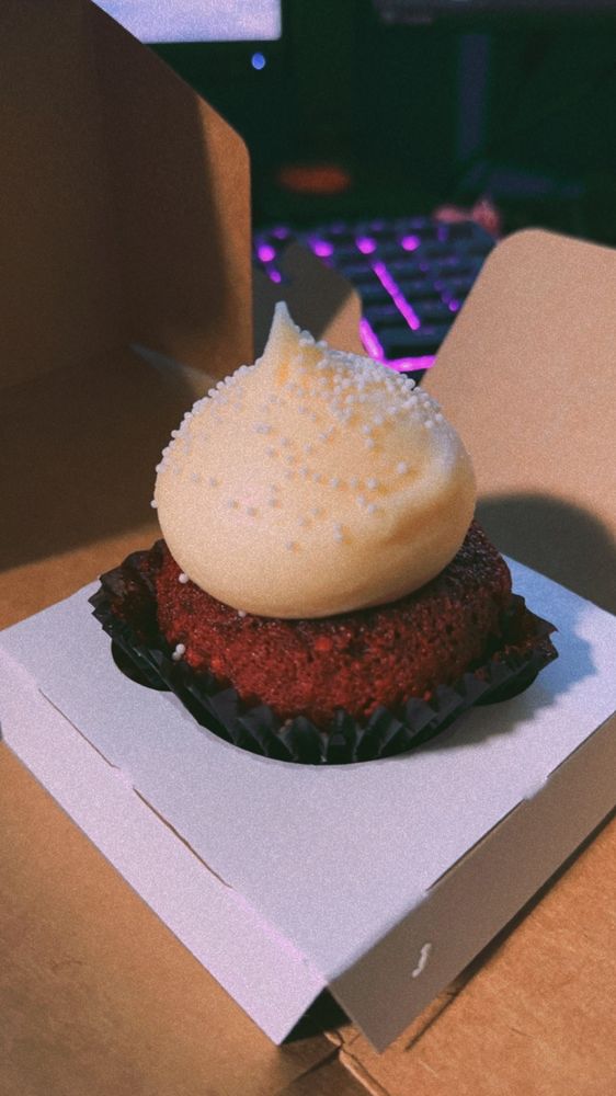 ROCCO’S CUPCAKE CAFÉ Updated August 2024 295 S Water St, Kent, Ohio