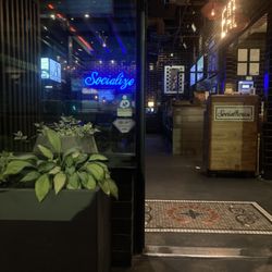 Browns Socialhouse - Waiting area