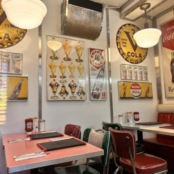 Jackson Hole Burgers - Inside - Burgers Near Me - Englewood, New Jersey
