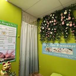 The reception area for Malie -- decor is cute & lovely! The reception area for Malie -- decor is cute & lovely!