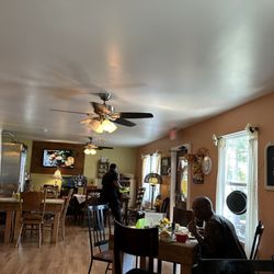 Sunday's Cafe 64 - Quaint and friendly environment