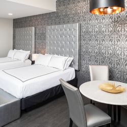Hotel on Phillips - Our Shimmery Silver 2 queen room
