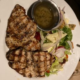 Grilled chicken with side salad Grilled chicken with side salad