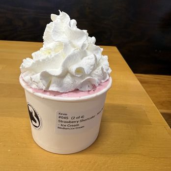 Buzzed Bull Creamery - Strawberry Shortcake - Desserts Near Me - Pigeon Forge, Tennessee