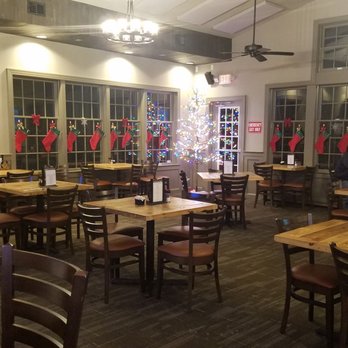 The Grille at Challedon - Nice looking dining room with a quaint Charlie Brown Christmas tree. - Pizza Near Me - Mount Airy, Maryland The Grille at Challedon - Nice looking dining room with a quaint Charlie Brown Christmas tree. - Pizza Near Me - Mount Airy, Maryland