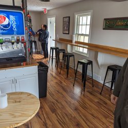 Mission Ave BBQ - Inside