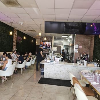 Dvine Mediterranean Experience - Long Beach - Inside - Mediterranean Near Me - Long Beach, California