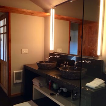 Gaige House - Zen Creekside Suite - Bathroom - Hotels Near Me - Glen Ellen, California Gaige House - Zen Creekside Suite - Bathroom - Hotels Near Me - Glen Ellen, California