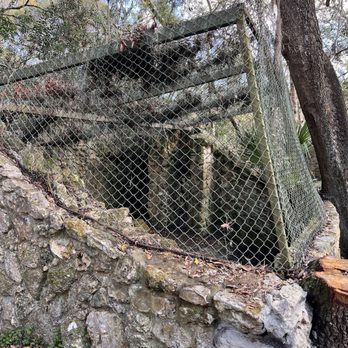 Rainbow Springs State Park - Old zoo cage from when it was a private attraction. - Parks Near Me - Dunnellon, Florida Rainbow Springs State Park - Old zoo cage from when it was a private attraction. - Parks Near Me - Dunnellon, Florida