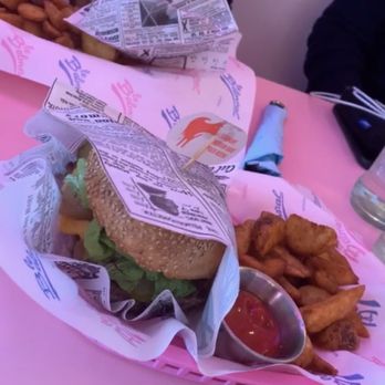 Le Balmoral - Bacon cheeseburger and fries - Burgers Near Me - Ixelles, BRU
