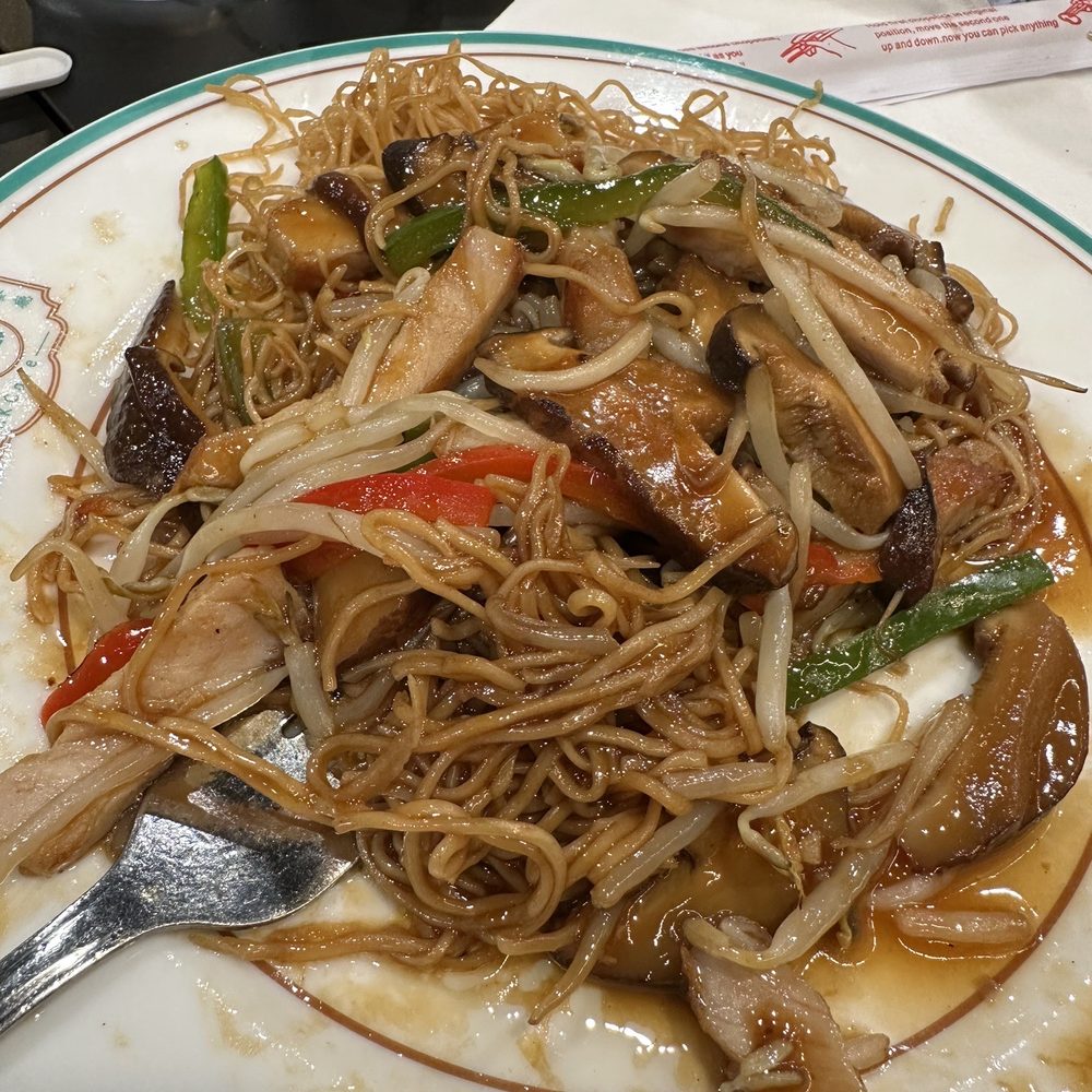 HK Cafe - Stir fry noodles with shredded pork. Not good. Very greasy and it shouldn't be soy sauce flavor. The ingredients were so chunky too. - Cantonese Near Me - Honolulu, Hawaii HK Cafe - Stir fry noodles with shredded pork. Not good. Very greasy and it shouldn't be soy sauce flavor. The ingredients were so chunky too. - Cantonese Near Me - Honolulu, Hawaii