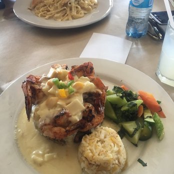 Carlos'n Charlie's - Caribbean shrimp and three cheese chicken - Mexican Near Me - Cancún, ROO Carlos'n Charlie's - Caribbean shrimp and three cheese chicken - Mexican Near Me - Cancún, ROO