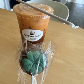 Cloverleaf Coffee & Bakery - Soy Thai Iced Tea & Vanilla Covered Chocolate Cake Pop - Desserts Near Me - Temple City, California