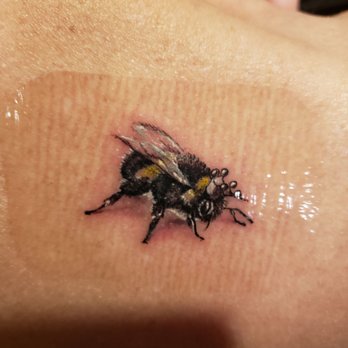 River Rat Tattoos - Queen Bee - Tattoo Near Me - New Braunfels, Texas River Rat Tattoos - Queen Bee - Tattoo Near Me - New Braunfels, Texas