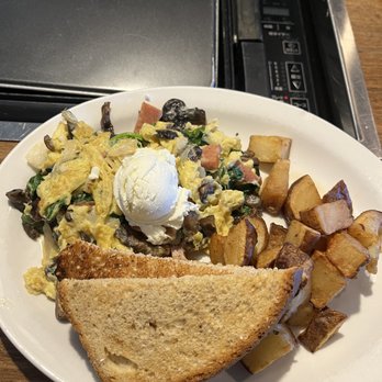 Slappy Cakes - mushroom scramble - Breakfast & Brunch Near Me - Lahaina, Hawaii