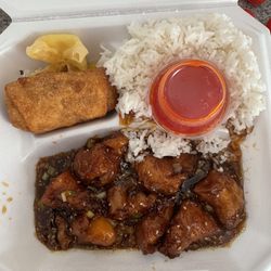 Golden Wok - Sesame Chicken Lunch Special