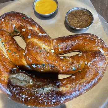Hyde Park - Breadtzel - Cocktail Bars Near Me - Webster, Texas Hyde Park - Breadtzel - Cocktail Bars Near Me - Webster, Texas