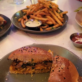 Resto-Bar le Pick Up - Smells sooooo good - Burgers Near Me - Montreal, Quebec Resto-Bar le Pick Up - Smells sooooo good - Burgers Near Me - Montreal, Quebec