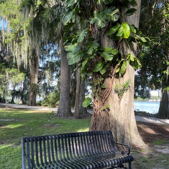 Kraft Azalea Garden - Parks Near Me - Winter Park, Florida