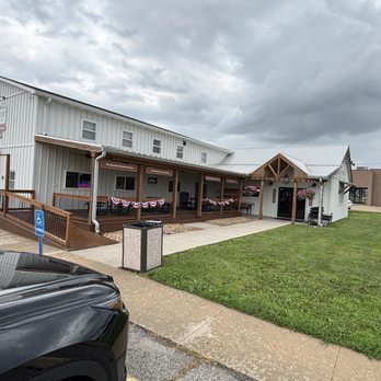 The Farmhouse - The restaurant - Ice Cream & Frozen Yogurt Near Me - Brookfield, Missouri The Farmhouse - The restaurant - Ice Cream & Frozen Yogurt Near Me - Brookfield, Missouri