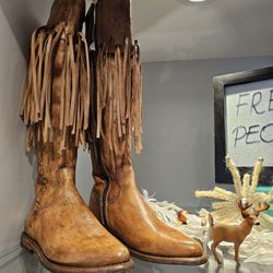 Your World Luxury Consignment Boutique - Luxe boots