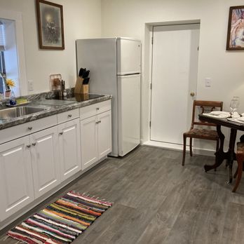 The Benton Place Inn - Kitchen and dining in Eureka suite - Bed & Breakfast Near Me - Eureka Springs, Arkansas The Benton Place Inn - Kitchen and dining in Eureka suite - Bed & Breakfast Near Me - Eureka Springs, Arkansas