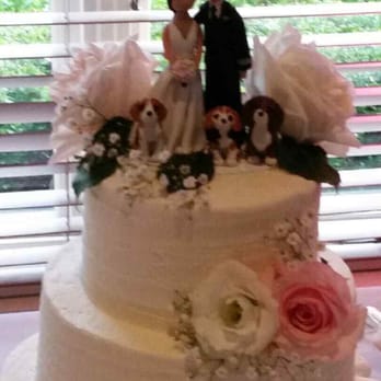Schneider's Bakery - The beautiful wedding cake that Emily made us!! She decorated with fresh flowers. Cake topper was a gift from mother in law. - Bakeries Near Me - Westerville, Ohio
