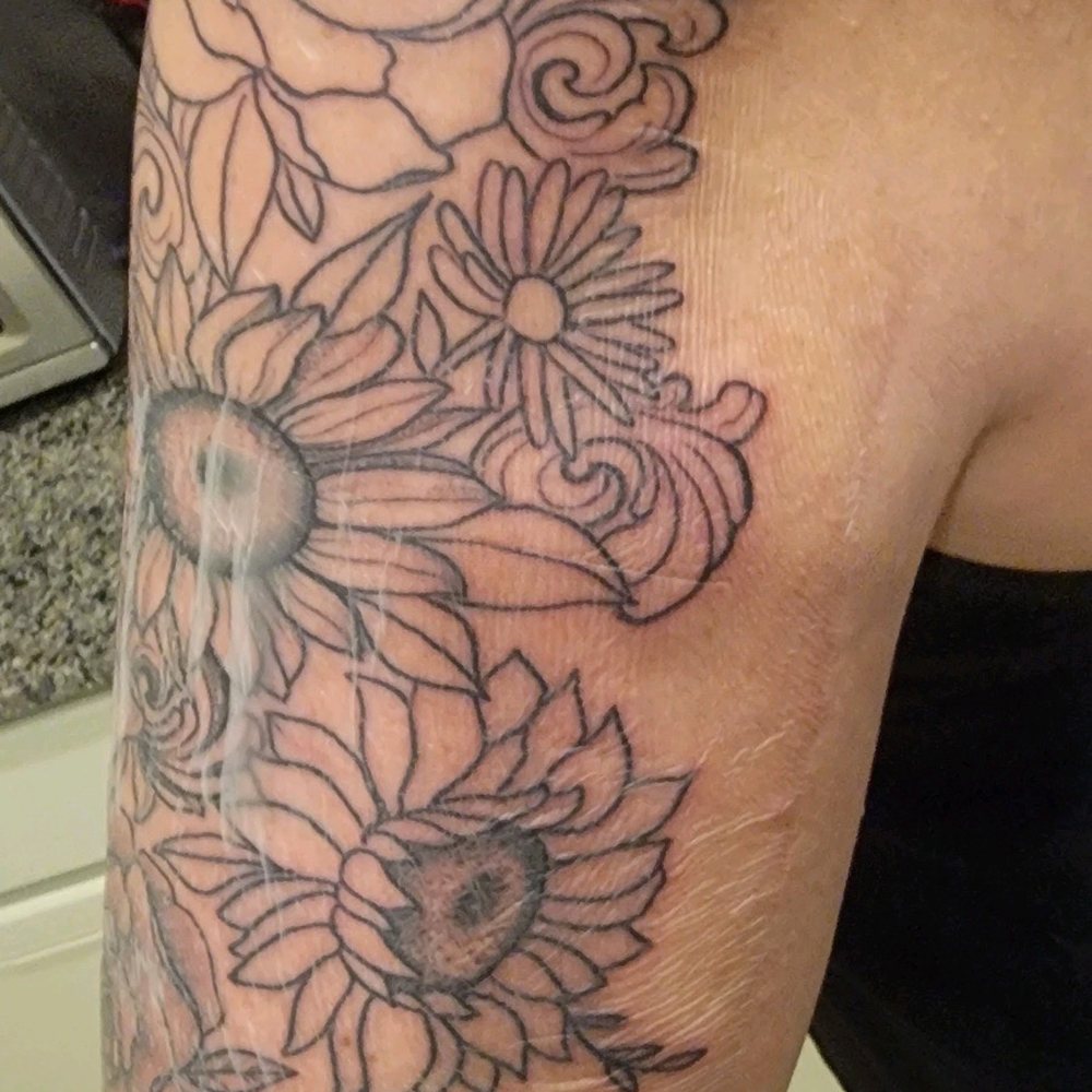 Captain Tattoo Art Collective - Tattoo w/flowers - Tattoo Near Me - Mesa, Arizona