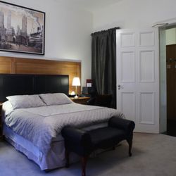 The Merchant House - The James Joyce Suite 5 star comfort.