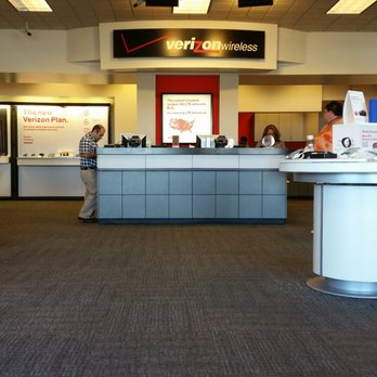 Verizon - Look lots of customers with no representative - Mobile Phones Near Me - Las Vegas, Nevada Verizon - Look lots of customers with no representative - Mobile Phones Near Me - Las Vegas, Nevada