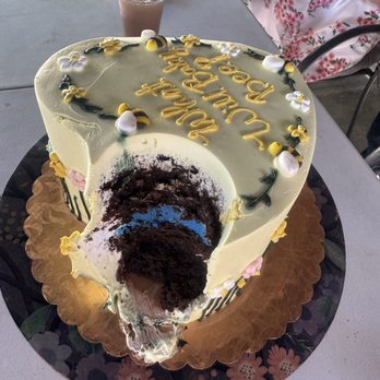 Alebrijes Bakery - Gender reveal cake - Bakeries Near Me - Ontario, California