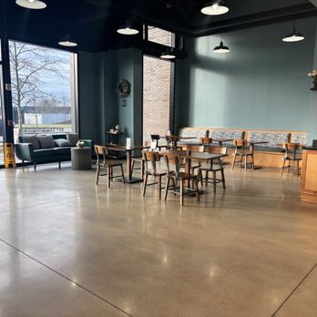 Daily Grind - Seating area - Coffee & Tea Near Me - Baltimore, Maryland