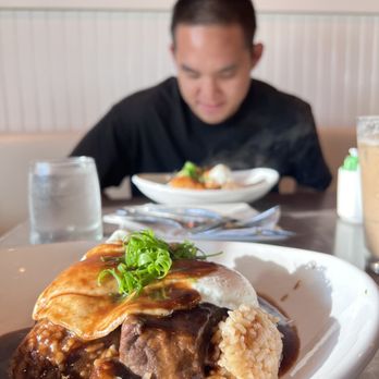 Moena Café - Short Rib Loco Moco - Cafes Near Me - Honolulu, Hawaii