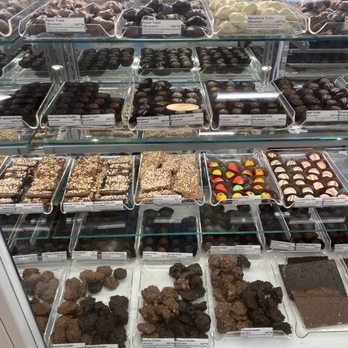 Kilwins Ice Cream - Chocolate - Fudge - Chocolate display - Desserts Near Me - Pompano Beach, Florida Kilwins Ice Cream - Chocolate - Fudge - Chocolate display - Desserts Near Me - Pompano Beach, Florida