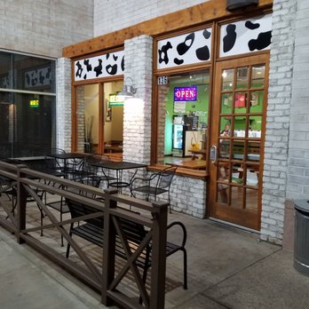 The Screamery - Outside seating - Ice Cream & Frozen Yogurt Near Me - Phoenix, Arizona