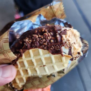Salt & Straw - Ice cream taco - Ice Cream & Frozen Yogurt Near Me - Sacramento, California Salt & Straw - Ice cream taco - Ice Cream & Frozen Yogurt Near Me - Sacramento, California