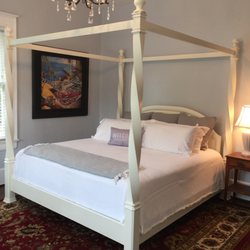 Baker's Hill Inn - This beautiful king size guest room has a stunning private bath which includes a slipper tub. Great for soaking after a long day