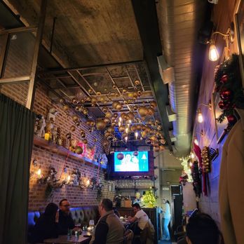 Saranrom Thai - Inside - Thai Near Me - Elmhurst, New York