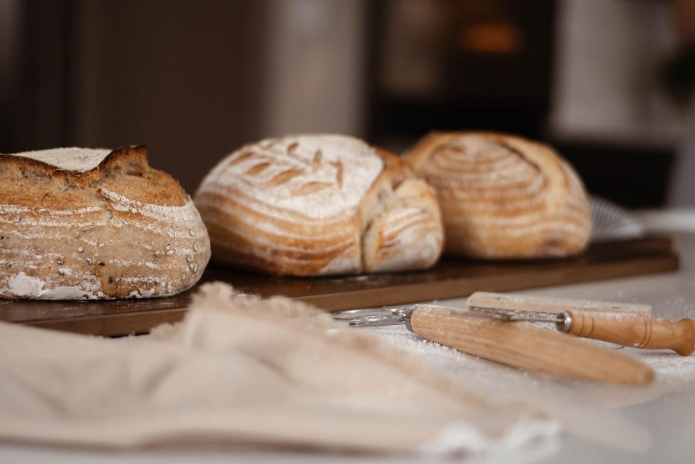 Luv Bakery Logo