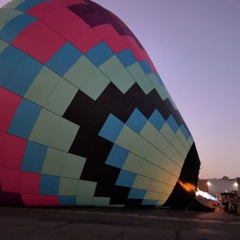 Sonoma Ballooning Adventures - Blowing up the balloon! - Hot Air Balloons Near Me - Sonoma, California Sonoma Ballooning Adventures - Blowing up the balloon! - Hot Air Balloons Near Me - Sonoma, California