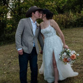Bella Blue Bottoms - Venues & Event Spaces Near Me - Benton, Wisconsin