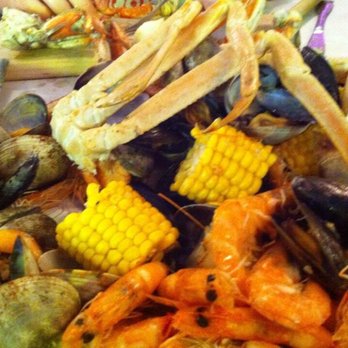 The Crab Pot - The Westport: King, Dungeness, & Snow crab, shrimp, steamed clams, Pacific mussels, andouille sausage, corn on the cob & red potatoes. - Seafood Near Me - Seattle, Washington