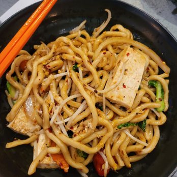 Toss Noodle Bar - Hokkien Noodles with Thai sauce and Tofu - Asian Fusion Near Me - Berkeley, California